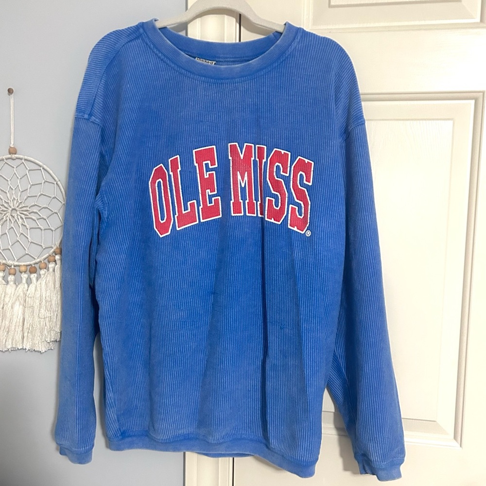 Barely worn- I don’t like how blue looks on me lol